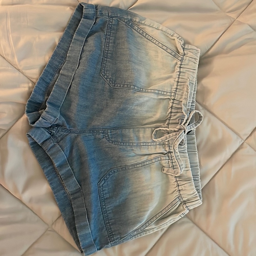 Volcom, size XS shorts